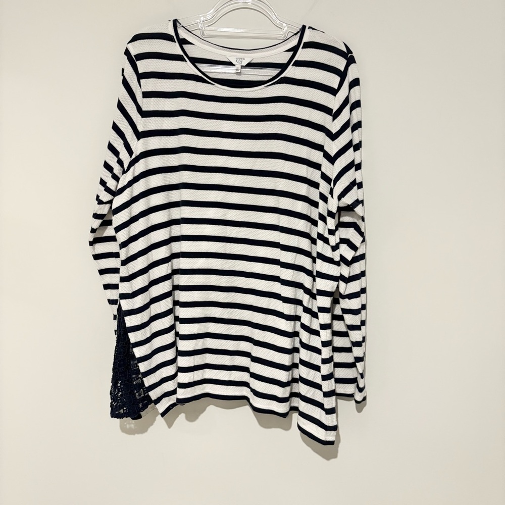 Crown & Ivy striped lace cutout long sleeve navy blue size‎ 2X